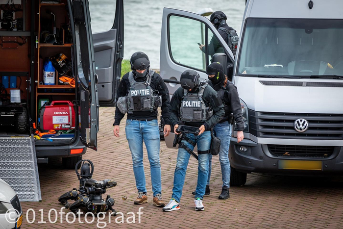 荷兰国家警察特别干预处（DSI） 使用的各种无人机和投掷机器人…