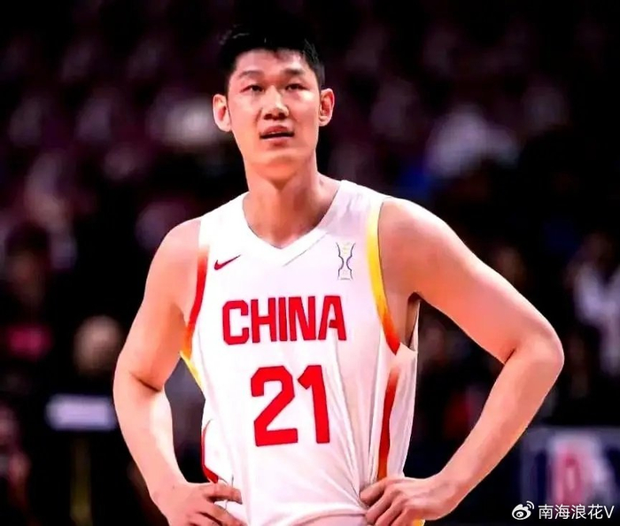 中国男篮官宣21人集训名单！杨瀚森和胡金秋领衔，周琦赵睿张镇麟无缘__财经头条__新浪财经