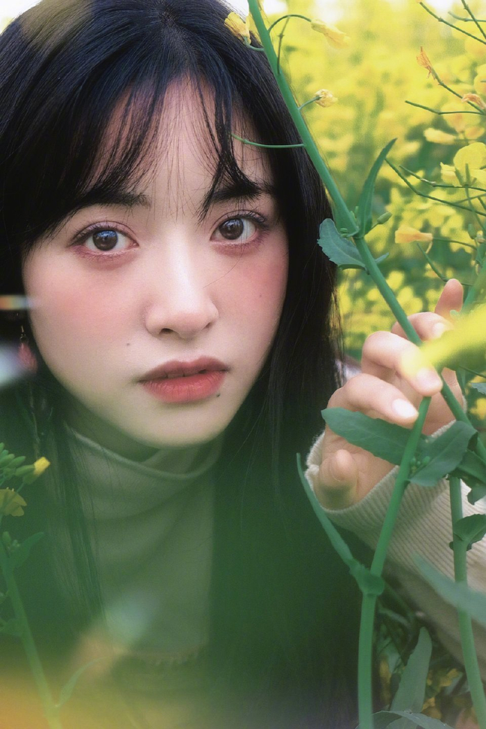 沈月和春天的适配度拉满特别特别有活力和生命力的小女孩