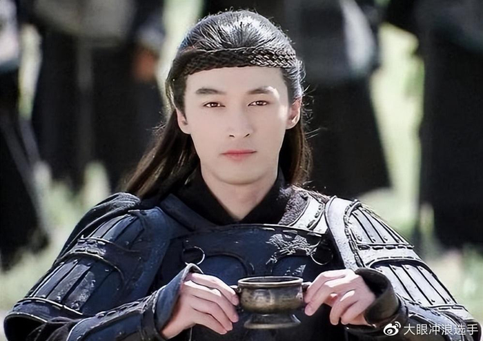 难怪成龙指名道姓要胡歌来饰演自己.