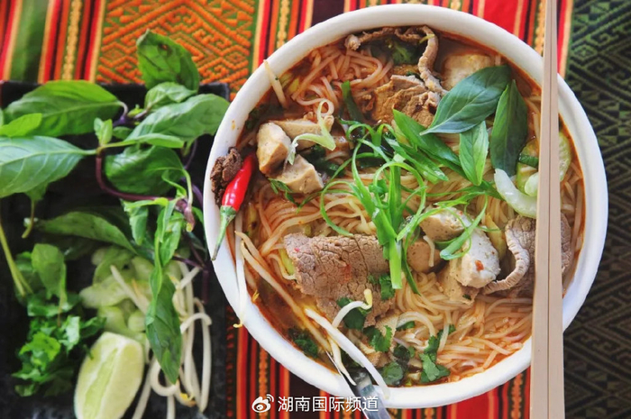 这家老挝米粉店提供的米粉口味相对清爽.