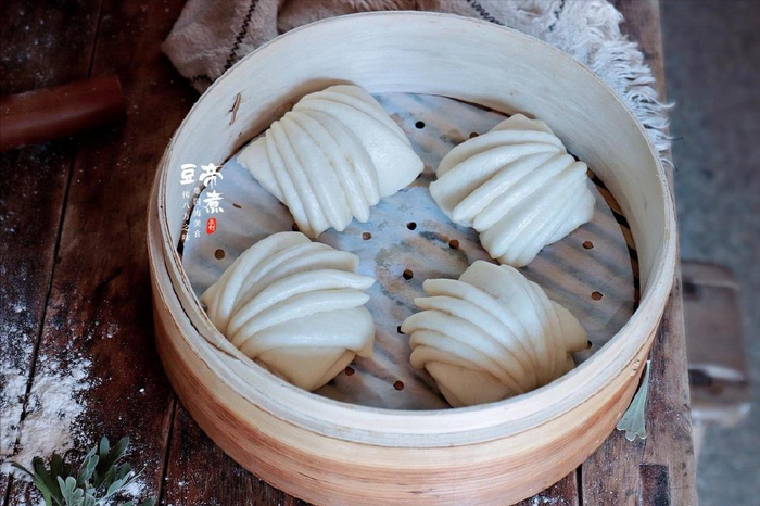 最近很火的花卷做法饭店40元一笼在家自己做成本不到5块钱