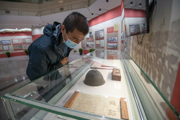 精神的力量馆藏革命文物图片展在山西太原开展