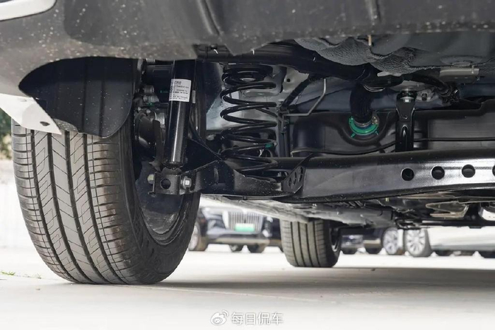 外形年轻内饰新潮新动力更平顺荣威i52023款试驾测评