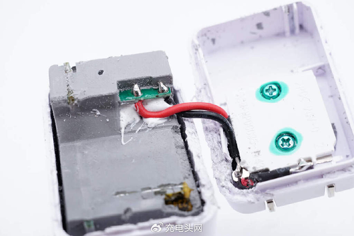 拆解报告:mophie 67w 2c1a氮化镓充电器chg-wall-gan-67w-cn|氮化