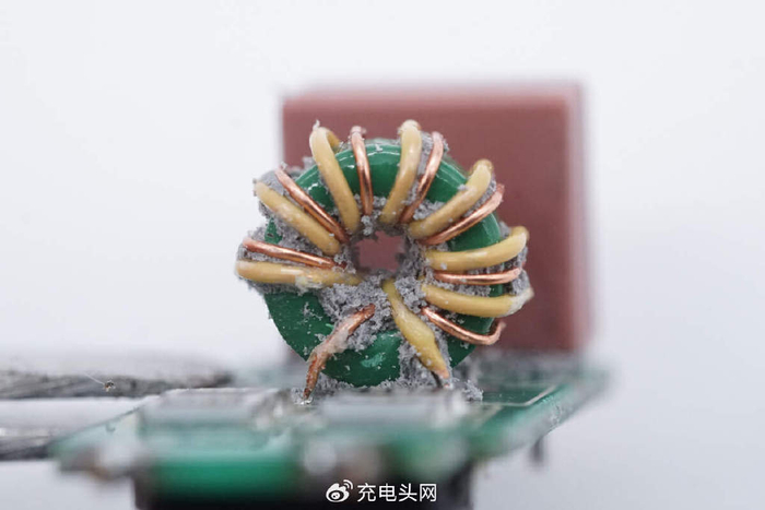 拆解报告:mophie 67w 2c1a氮化镓充电器chg-wall-gan-67w-cn|氮化