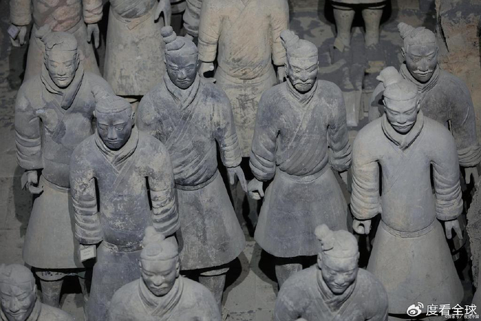 秦始皇兵马俑简介,那些栩栩如生的陶俑,诉说着怎样的秦朝故事?|秦始皇兵马俑博物馆|陕西省|西安市|历史|艺术_新浪新闻