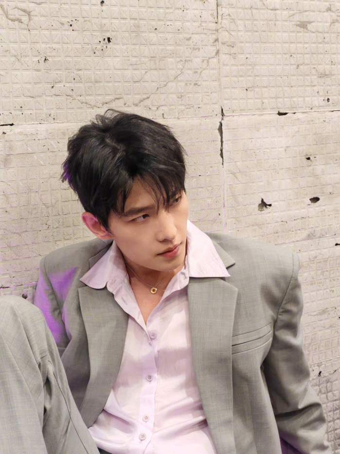 老师 我们家杨洋终于更新日常照plog了吗