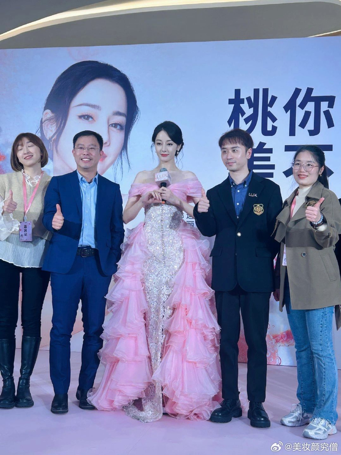 女明星合照脸真的好小01热巴的生图真能打