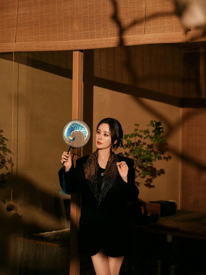 我说今晚的月亮怎么总让我想起一个人原来是美女杨幂啊