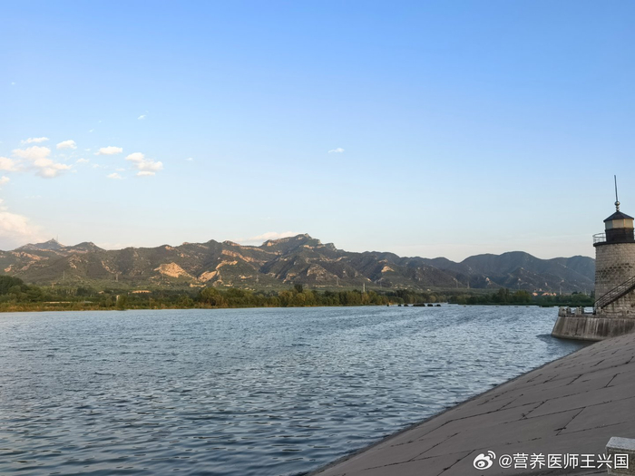 现在,我父母家就在朝阳大凌河边上