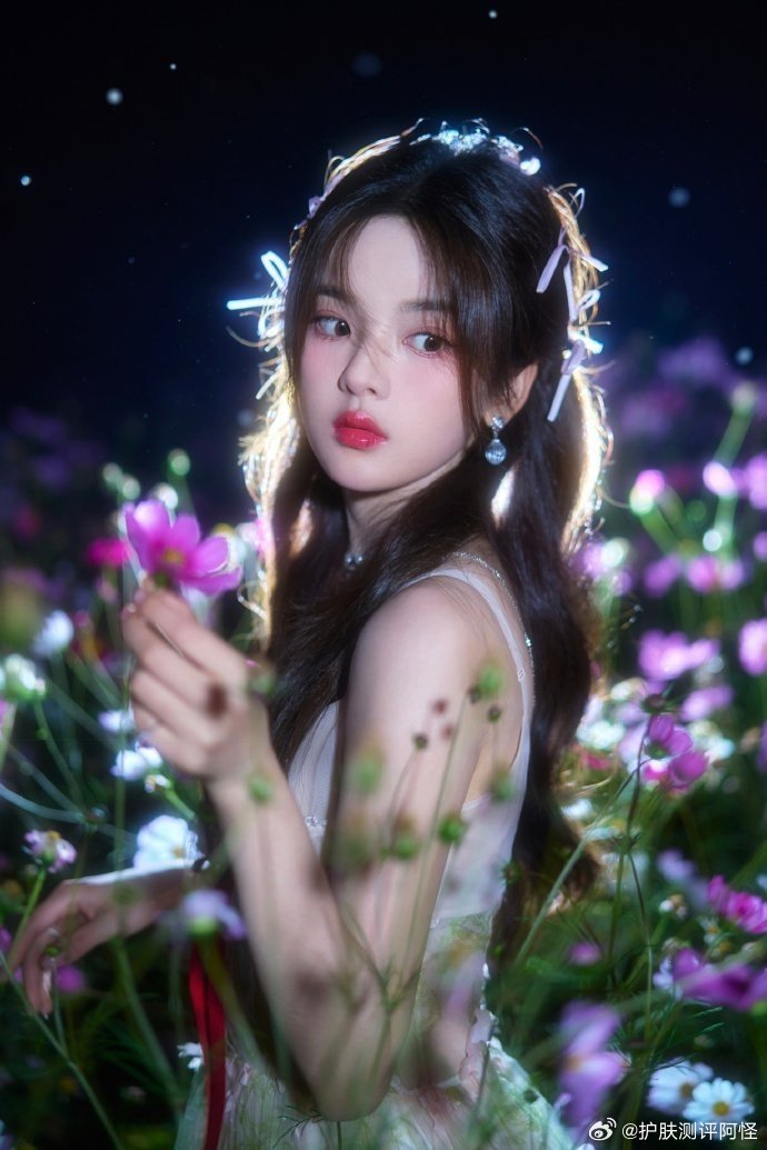 如同一位美丽的仙女在花海中漫步