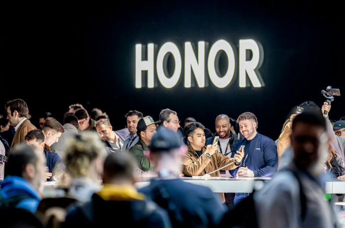 ai荣耀硬刚苹果的底气