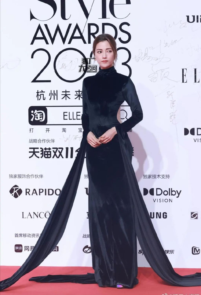 杭州这一夜,李思思抢话筒,张雨绮虎背,娜扎一露肚风情就出来了|李思思