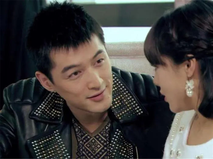 举个例子,像何炅,胡歌这样的当红主持人和偶像明星,都被邀请客串.