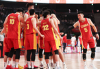 男篮半场落后日本19分！攻防两端略显疲软 郭士强两度被打停露不满