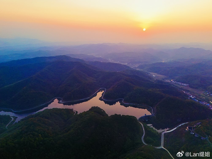 一直以为咱们金安区的秋色会比金寨山区逊色