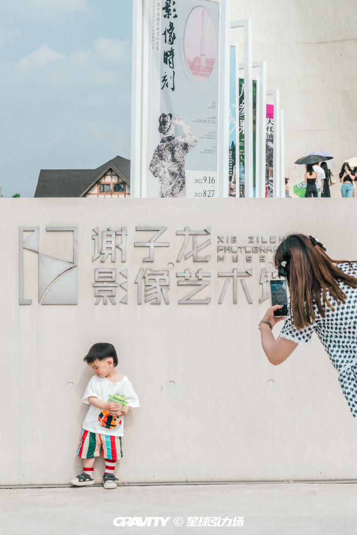 谢子龙影像艺术馆与此同时,商业也在洋湖发芽生根.