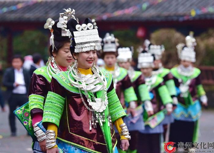 贵州荔波亮乳民族图片