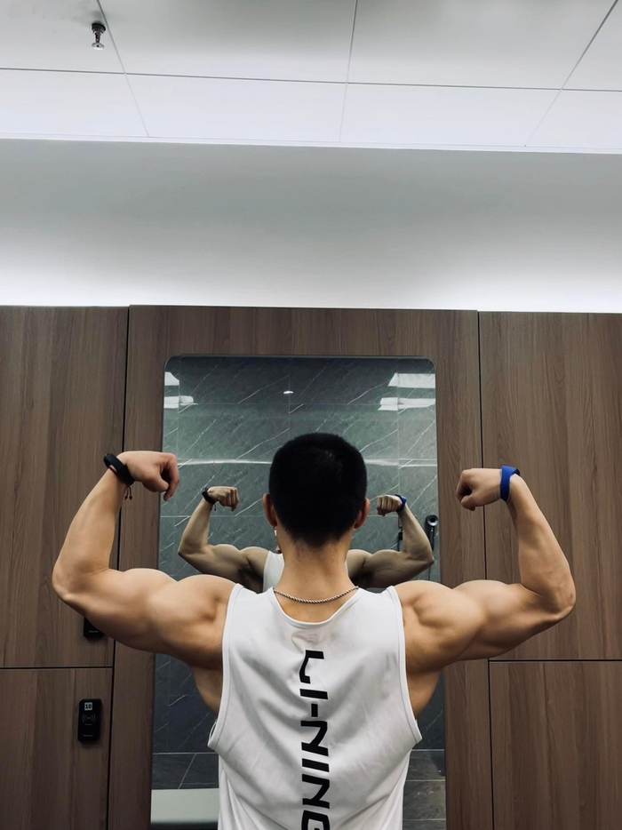 四川绵阳的肌肉帅哥有人喜欢憨憨长相的男生吗图winner