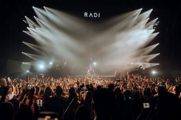 ins,公园里的夜店综合体|关山_新浪新闻