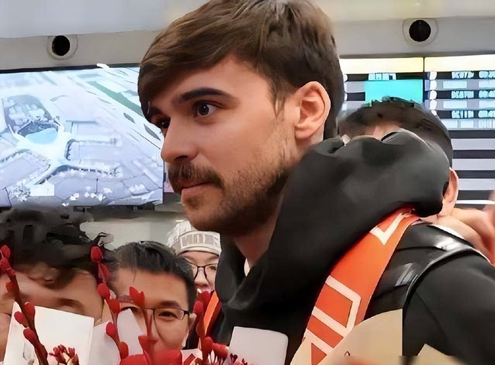 这才11轮中超各队外援基本都伤一遍 就是上港外援比较坚挺