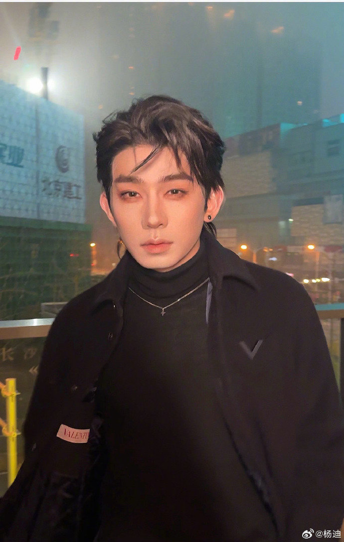 杨迪晒爆改照谁看了不说一句帅哥你谁