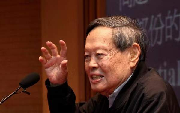 杨振宁百岁生日|浙大学生:和杨老的见面给了我力量,让我坚定选择理论物理研究