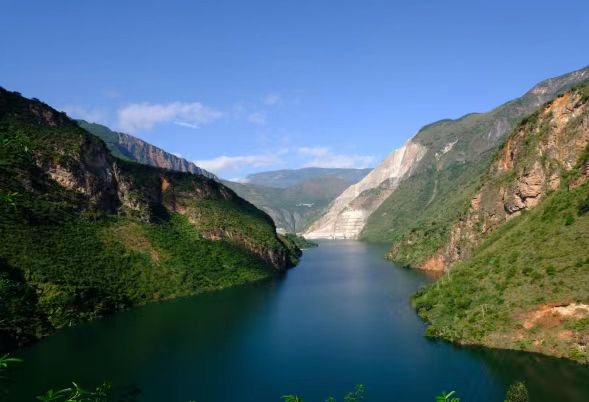 牛栏江红石岩堰塞湖.