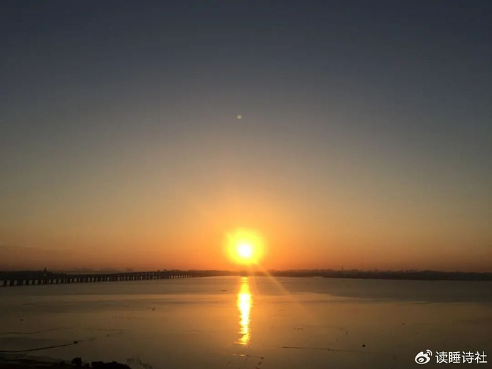 每日好诗|炎炎夏日,正是人见人爱的时候