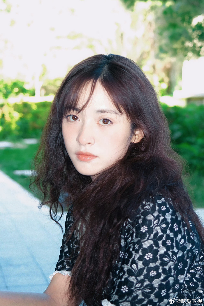 沈月简直就是长了一张初恋脸,这得是多少人心中白月光的模型啊!