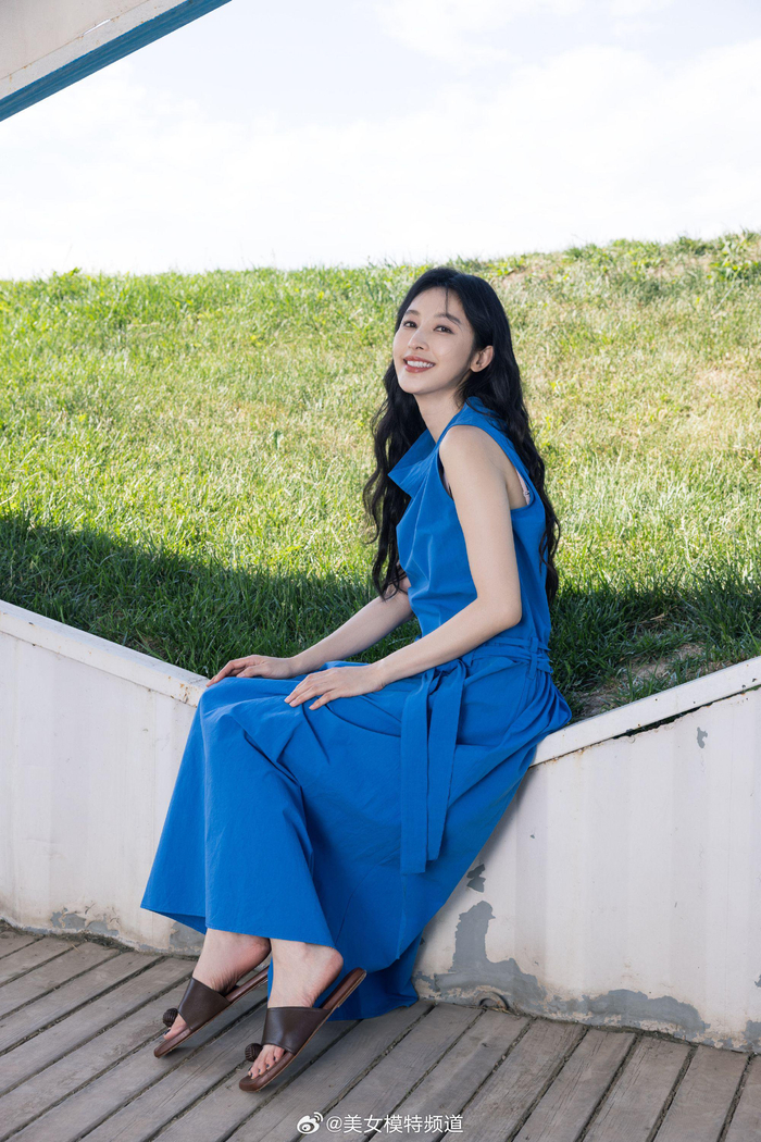 张俪多巴胺穿搭