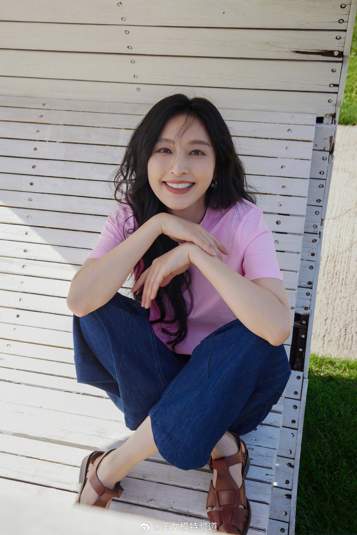 张俪多巴胺穿搭