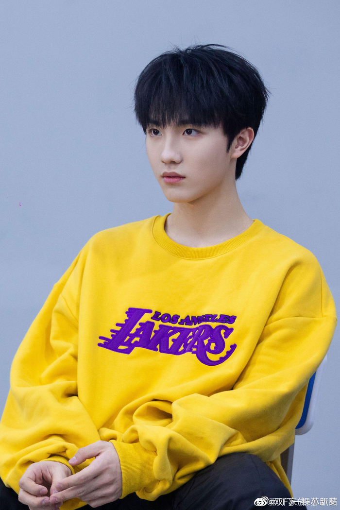 TF家族朱志鑫、张极、苏新皓、张峻豪从重庆到达三亚……|张峻豪|张极|三亚|家族|重庆_新浪新闻