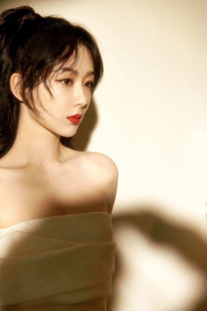 杨紫时尚芭莎活动第二套,来品一品!__财经头条