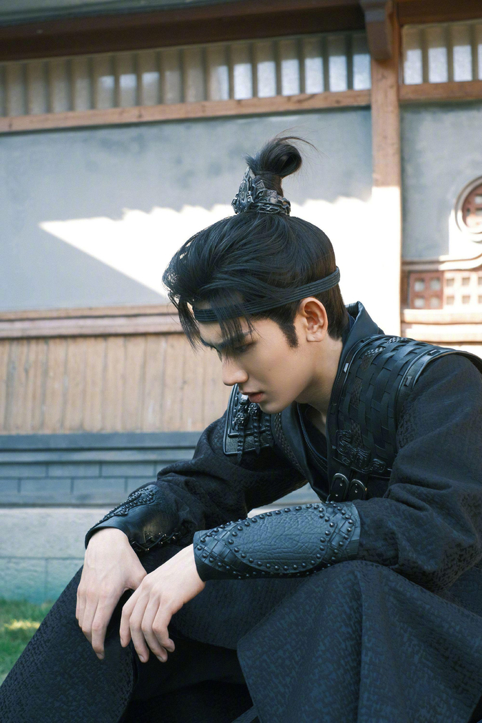 在丞磊的微博里发现新面孔竟然是别对我动心里的小麦苗维伦