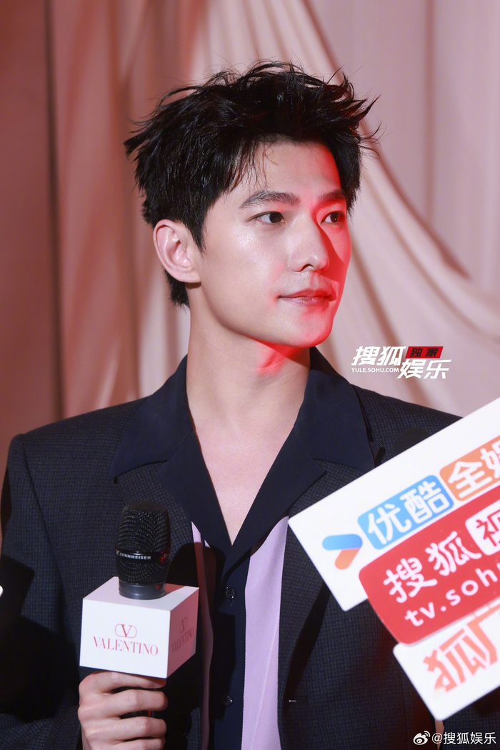 杨洋是王子本人吧生图也这么帅大长腿西装让我想舔屏了