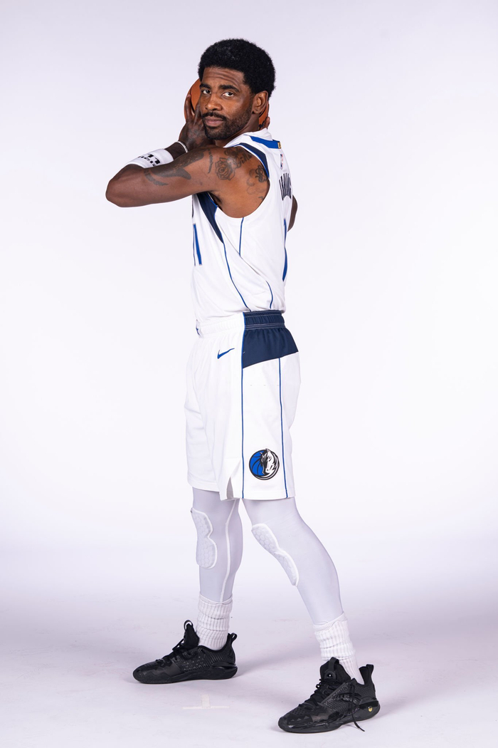 欧文和东契奇媒体日的定妆照