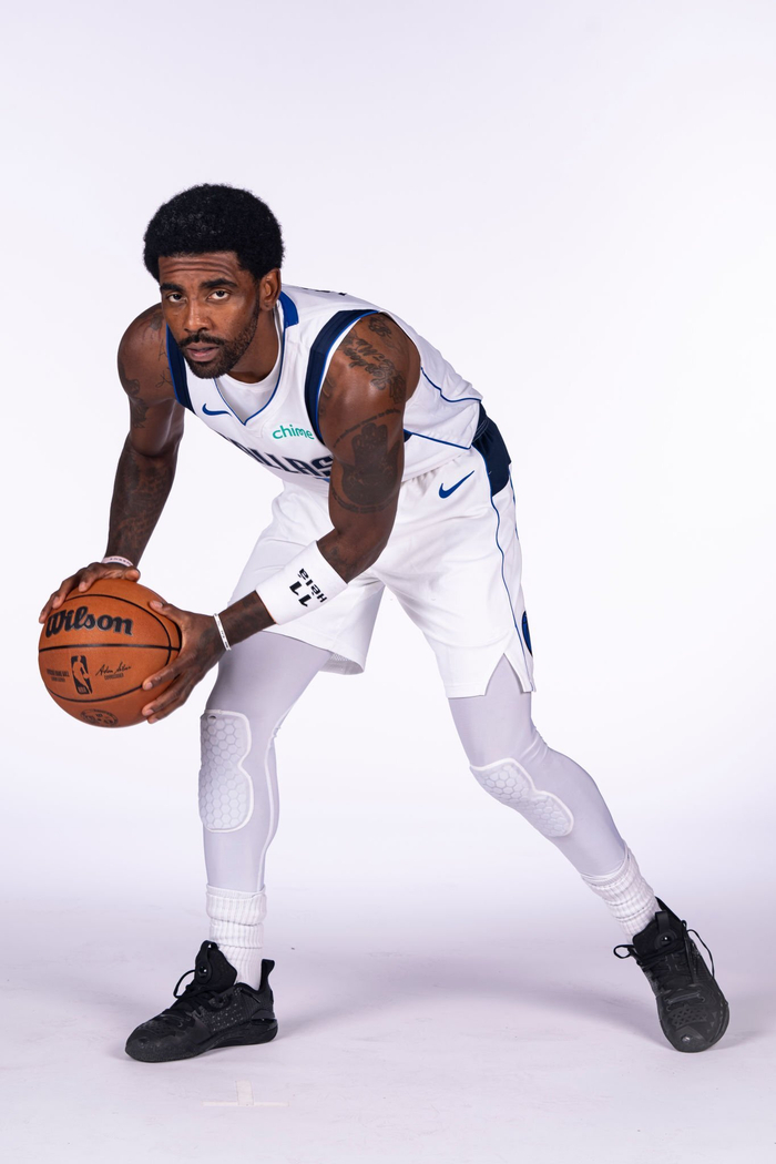 欧文和东契奇媒体日的定妆照