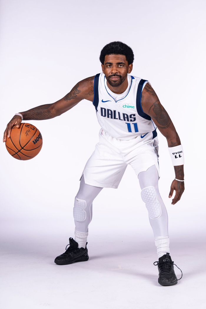 欧文和东契奇媒体日的定妆照