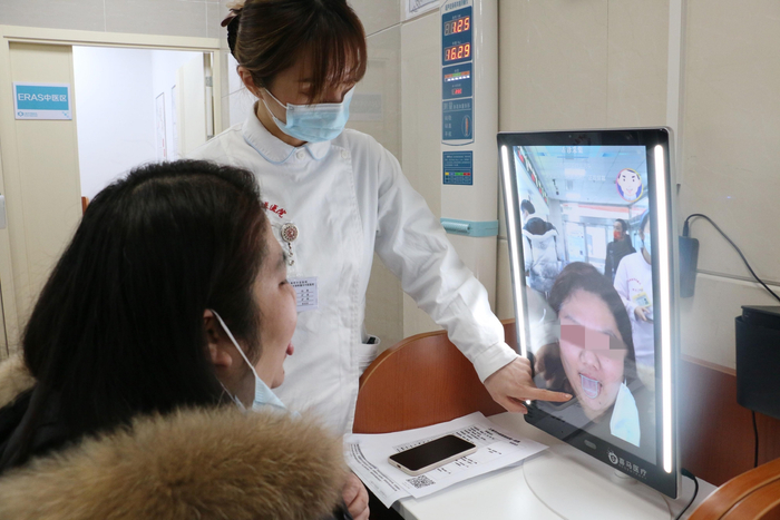 神奇“魔镜”实现中医舌象、脉象预问诊，数字赋能上海中医院新场景看点多|中医|上海市|龙华_新浪新闻