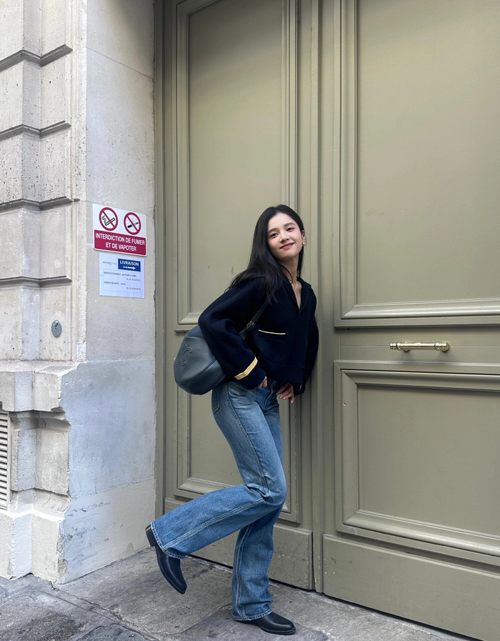 张婧仪巴黎法式穿搭图鉴漫步于巴黎街头温柔舒展的法式风格