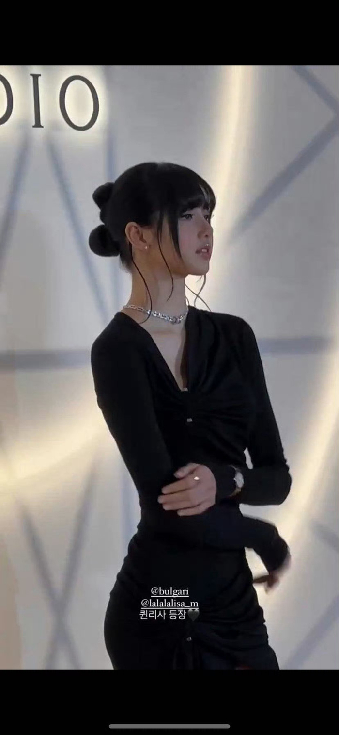 lisa脚踝纹身真的让人眼前一亮了这也太有气质了这样的颜值也是很高了