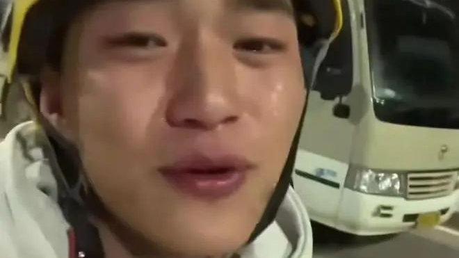 19岁小伙凌晨3点顶着高烧送外卖，崩溃哭诉：当年没好好读书
