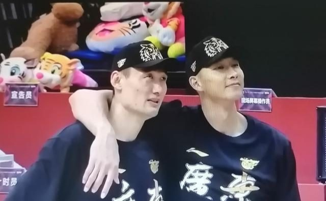 背着易建联回来领奖,苏老英雄后继无人,曾繁日人间蒸发了?