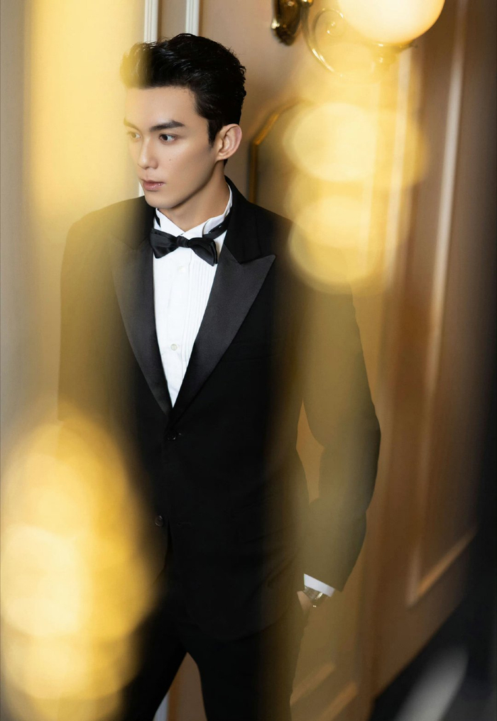 吴磊西装背头造型亮相东京电影节