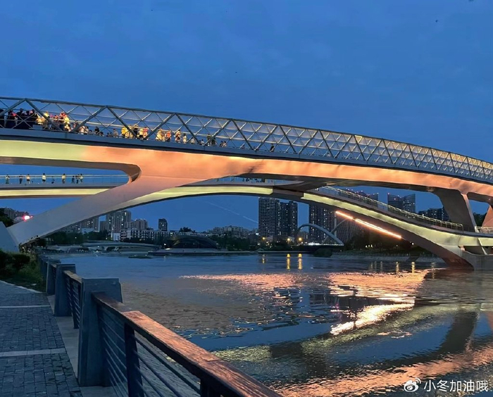 成都一个无限之环网红桥4年前开通人流如织如今昙花一现
