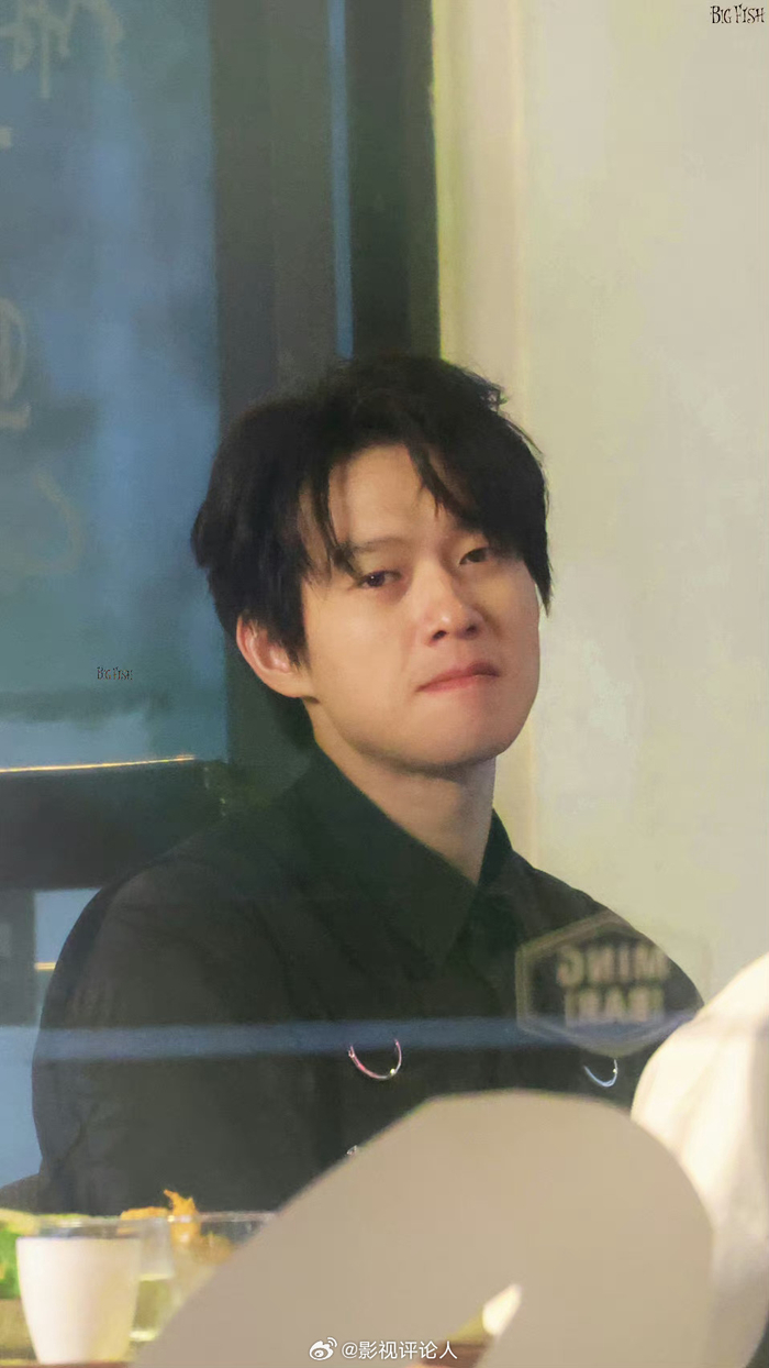 还有谁还不知道魏大勋曾经是jyp影视部的艺人呀我们艳姐有自己专属的