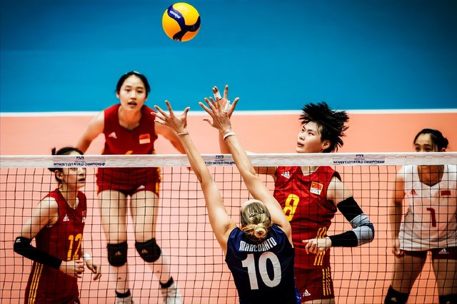 中国女排人海战术逆袭卫冕冠军时隔6年再夺冠庄宇珊当选mvp