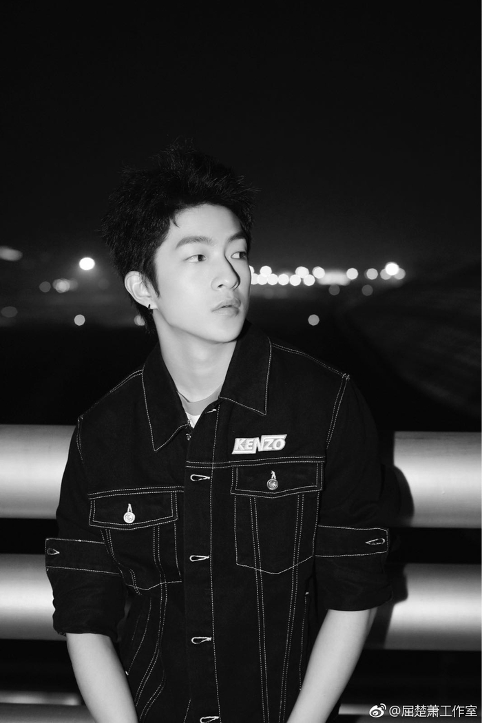 看到屈楚萧受品牌邀请作为大陆地区唯一艺人启程巴黎看秀